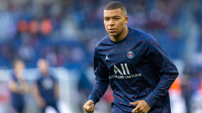 ‘Kylian will now decide’ – Mbappe has agreements with PSG AND Real Madrid, reveals his mother