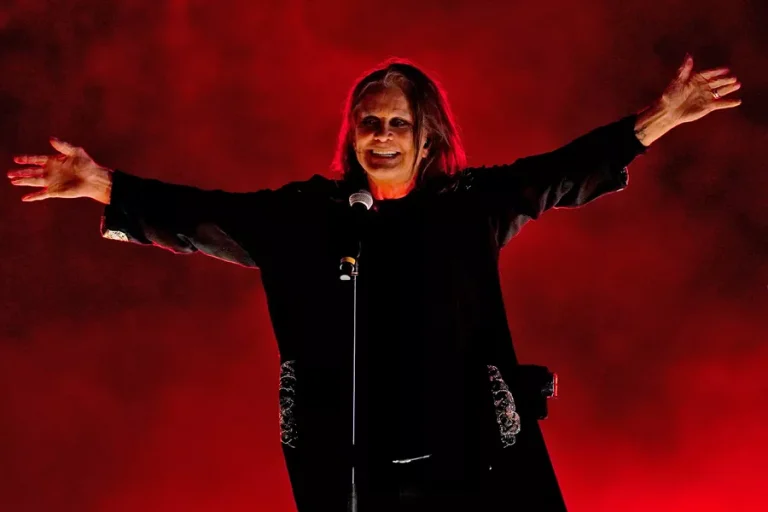 Ozzy Osbourne Returns to the Stage for the First Time Following Recent Surgery