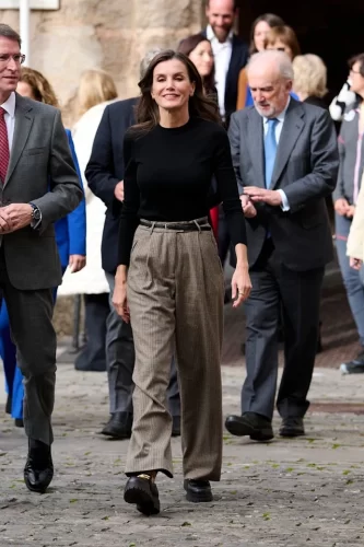 Letizia-ditched-the-jacket-to-show-off-her-trousers.webp