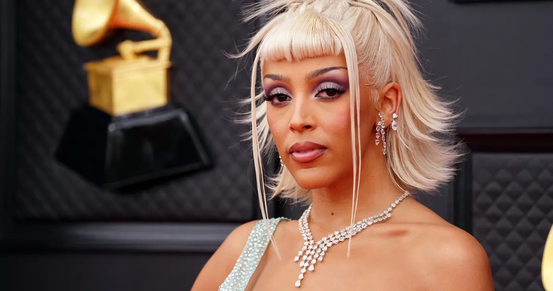 Doja Cat Hits Grammys With Bold New Look, Fans Question Her Choices