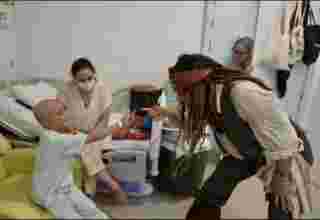 johnny depp,johnny depp visits children's hospital dressed as jack sparrow,jack sparrow,captain jack sparrow,johnny depp dressed as jack sparrow,jack sparrow (film character),johnny depp surprise visit,johnny depp (celebrity),johnny depp visits sick kids in hospital dressed as jack sparrow live,adorable! johnny dresses up as jack sparrow again in new video!,johnny,sparrow,johnny depp dresses up as jack sparrow to surprise sick children at hospital in spain: photos