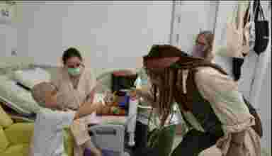 johnny depp,johnny depp visits children's hospital dressed as jack sparrow,jack sparrow,captain jack sparrow,johnny depp dressed as jack sparrow,jack sparrow (film character),johnny depp surprise visit,johnny depp (celebrity),johnny depp visits sick kids in hospital dressed as jack sparrow live,adorable! johnny dresses up as jack sparrow again in new video!,johnny,sparrow,johnny depp dresses up as jack sparrow to surprise sick children at hospital in spain: photos